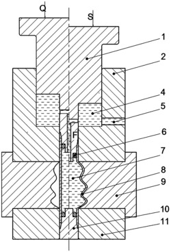 一种用于金属薄壁管材的液体冲击成形装置及成形方法