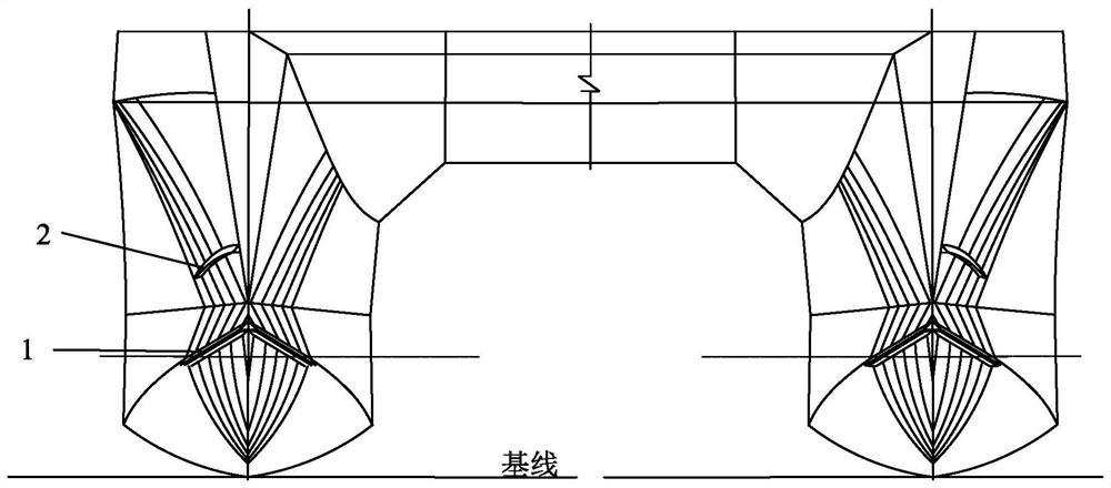 一种设置在高速双体船上的双层防溅条结构